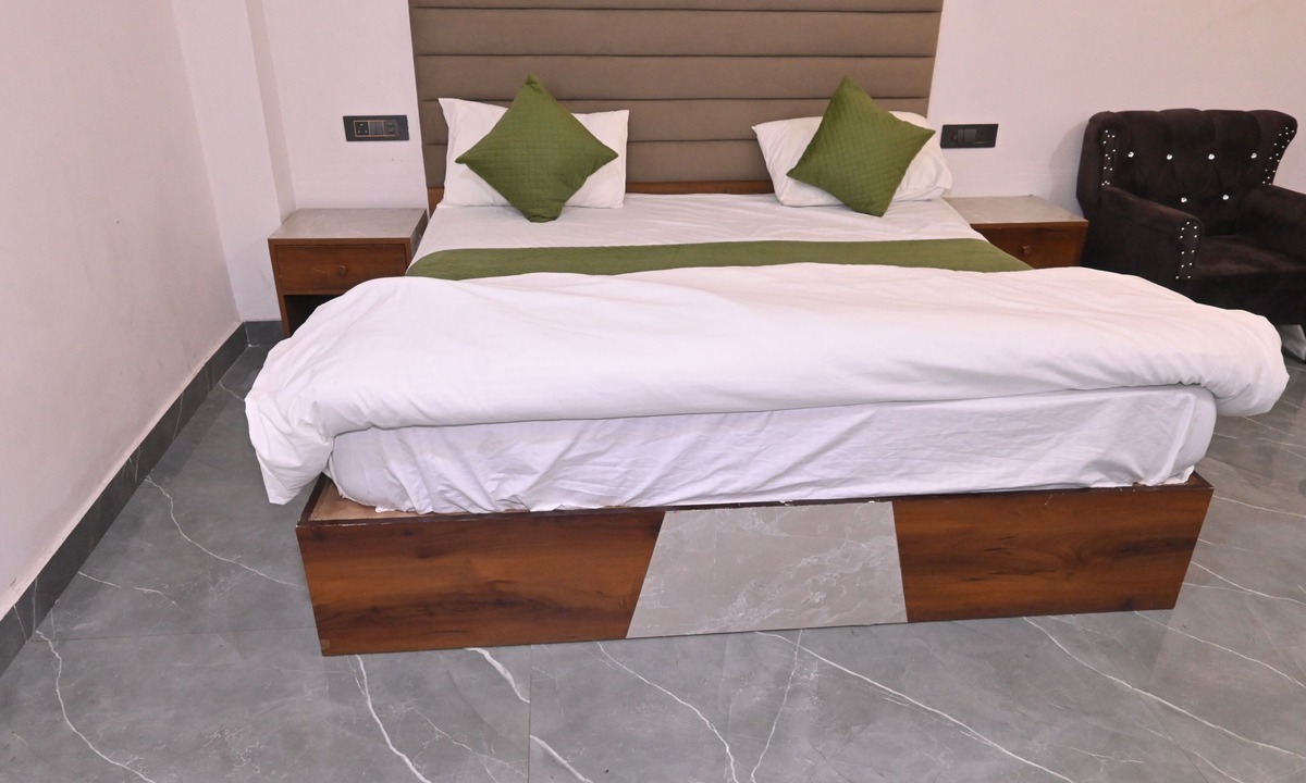 Agra Hotel | Hotel O AWA Palace