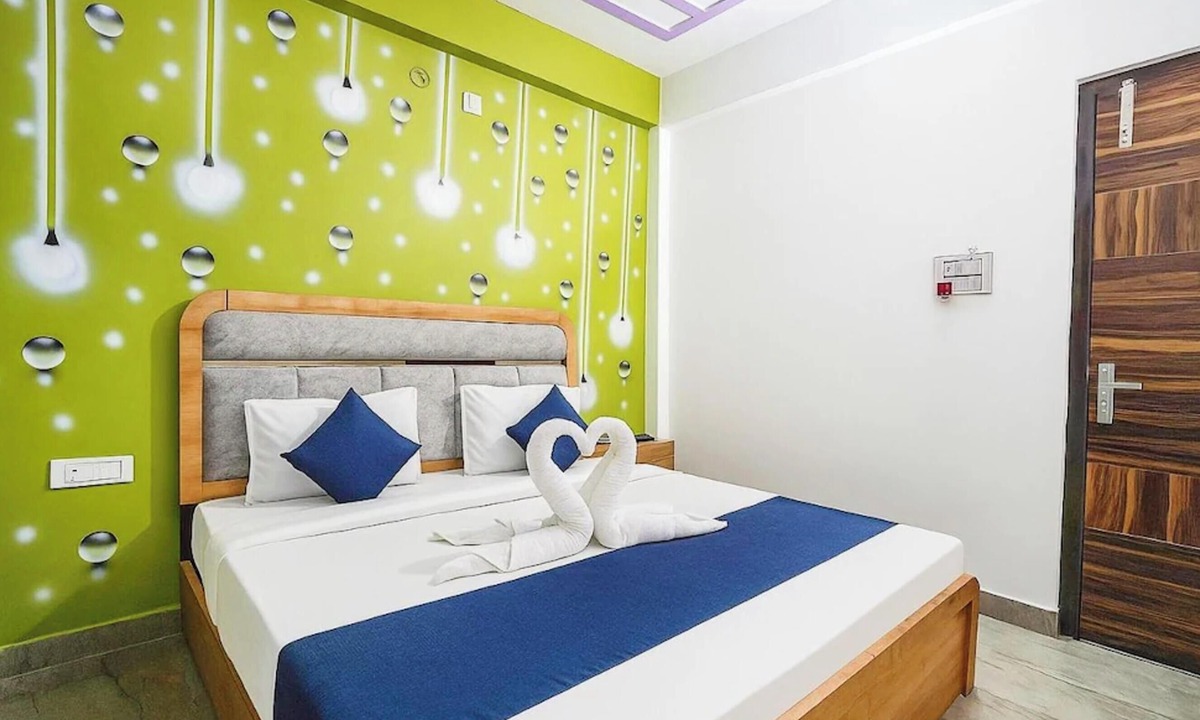 Faizabad Hotel | Hotel M-I-N-X Radhika Palace Ayodhya