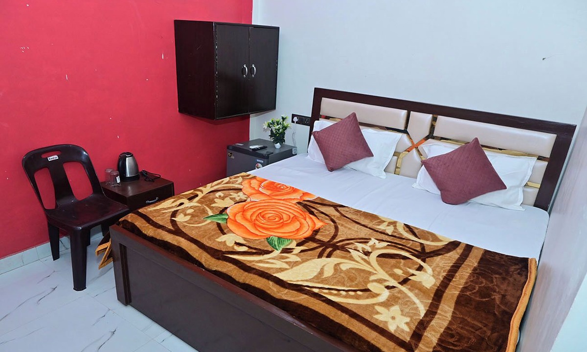Faizabad Bed & Breakfast | The Saroj Palace