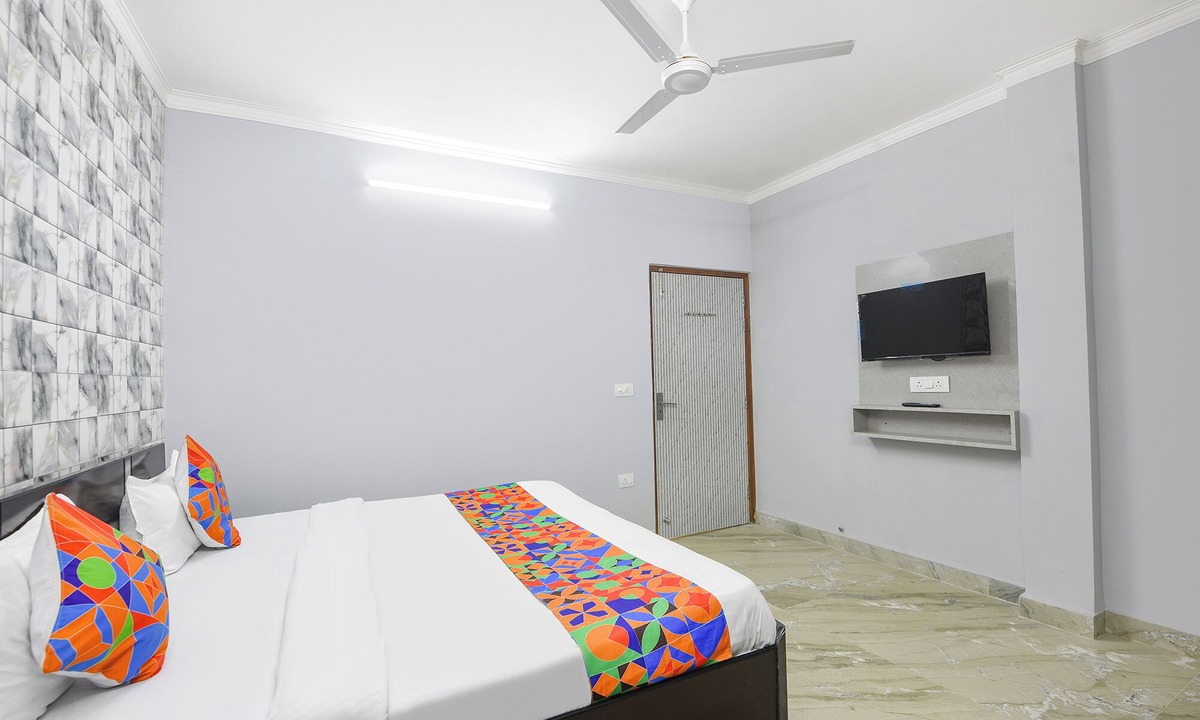 East of Kailash Hotel | Fabhotel Zen Stay
