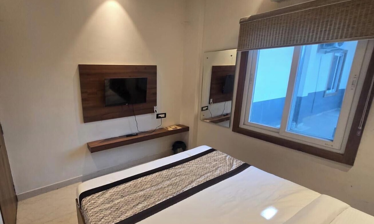 Sandila House | The Monark Inn