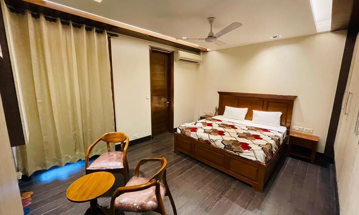 Saket Apartment | Fortune Home Service Apartment 4Bhk D163
