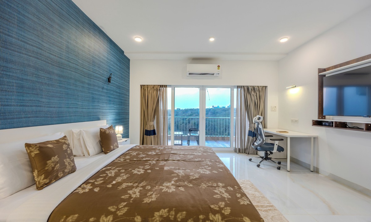 Chicalim Villa | ELIVAAS Midpoint Uno 7 Room Retreat with Pool