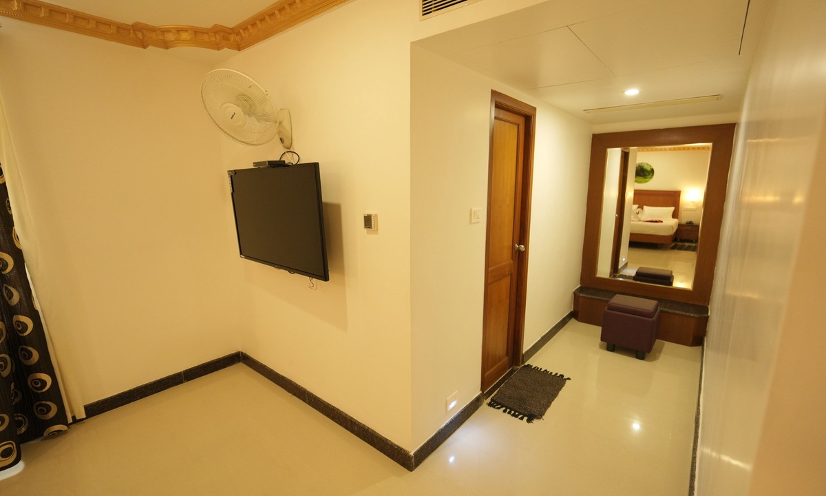 Palayankottai Hotel | Hotel Meridian Inn