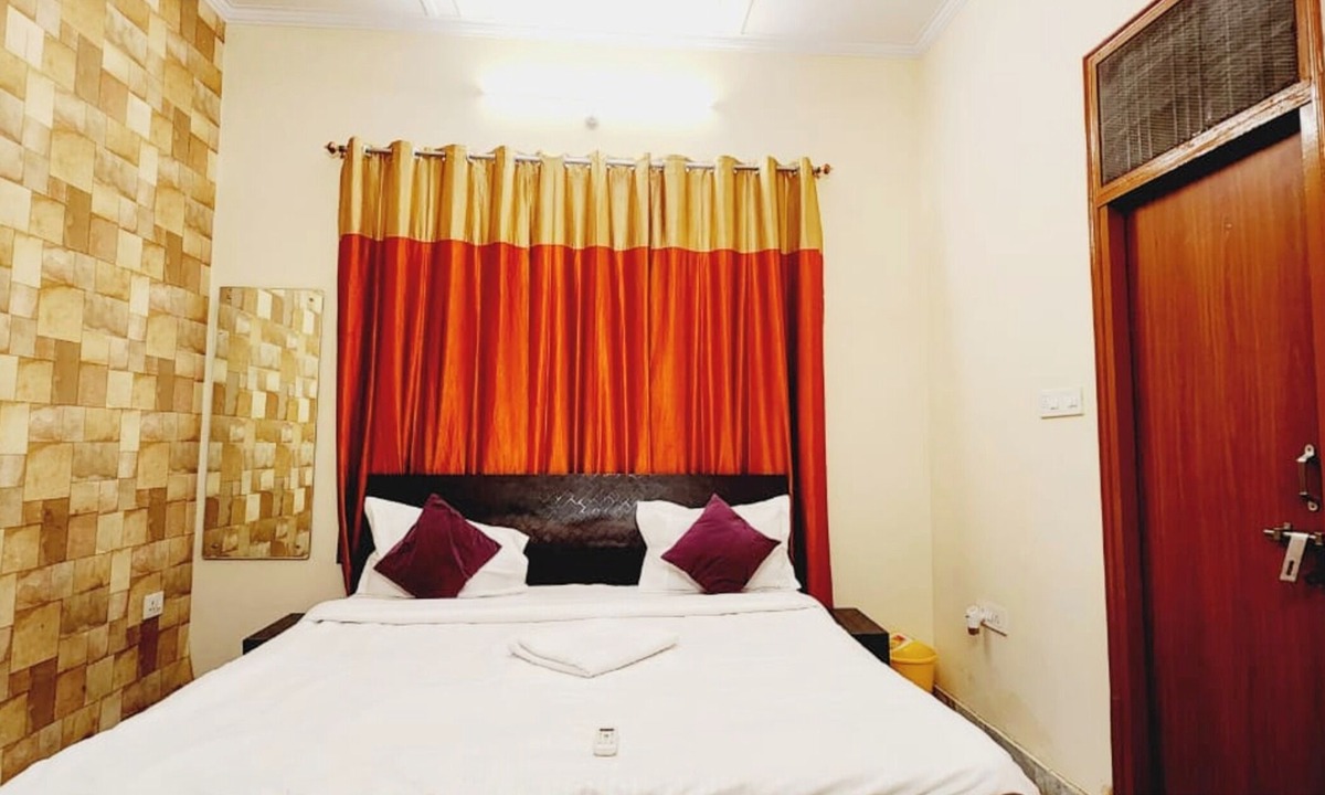 Gomti Nagar Hotel | Hotel Prisha Stay Lucknow