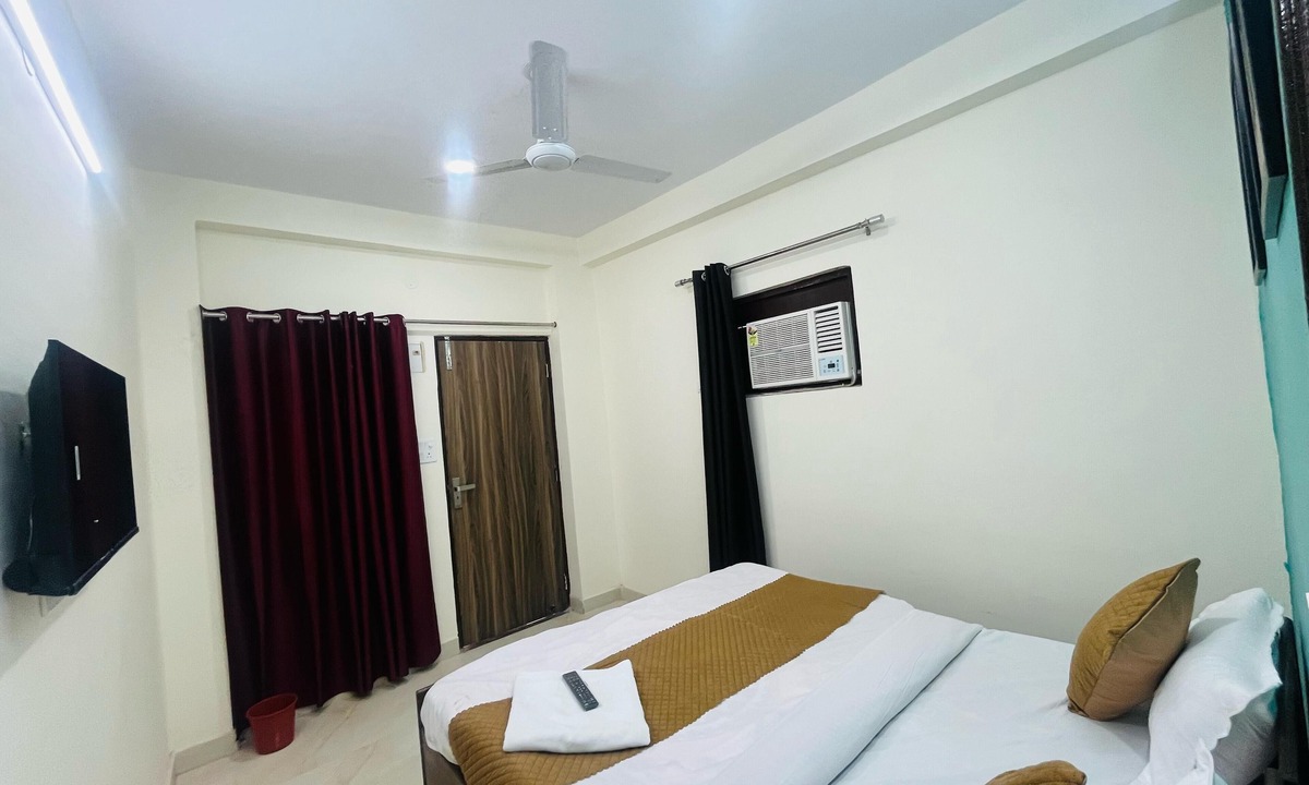 Saket Hotel | Roomshala Hotel Anmol