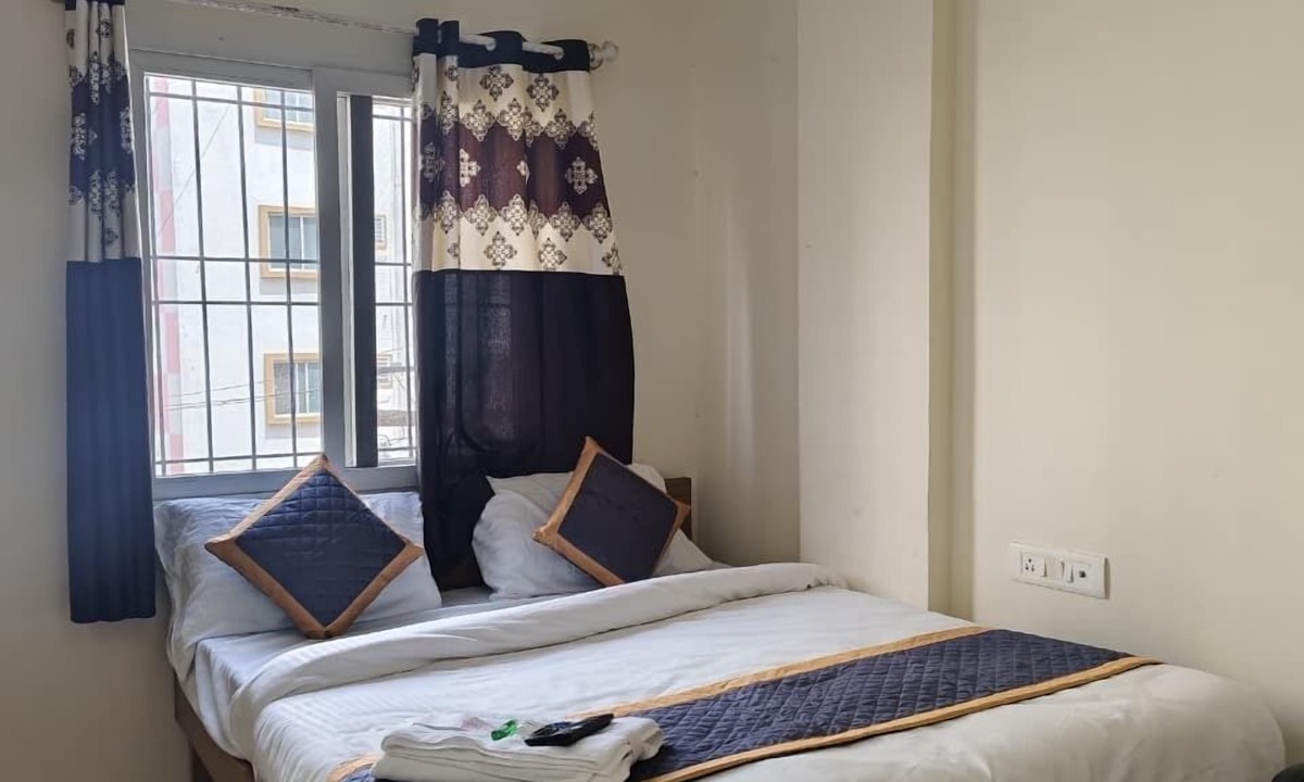 Electronics City Hotel | Hotel Dhanish Comfort