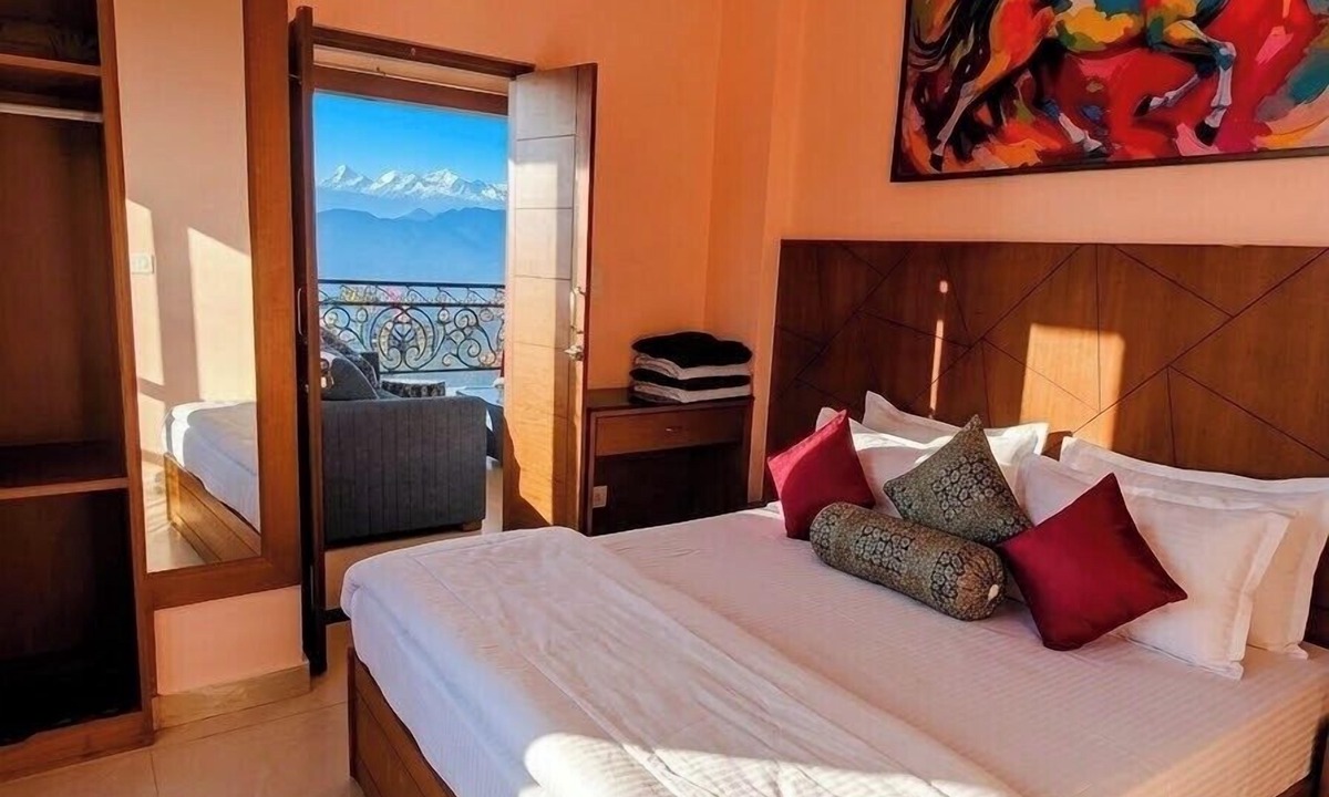 The Mall Road Hotel | Opal Villas