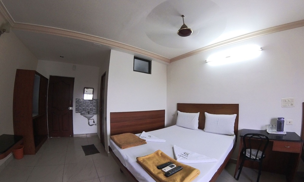 Periamet Cabin | Hotel adithya