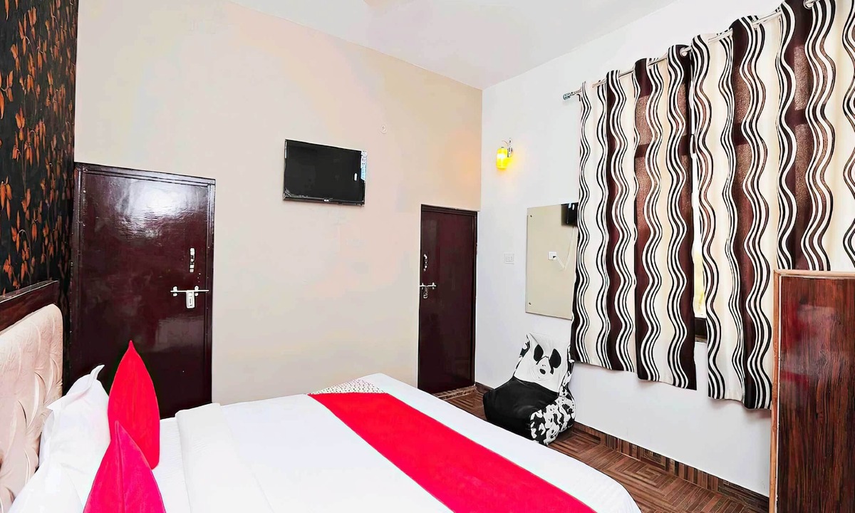 Taj Ganj Hotel | EZ Stayz By Vilaasitaa