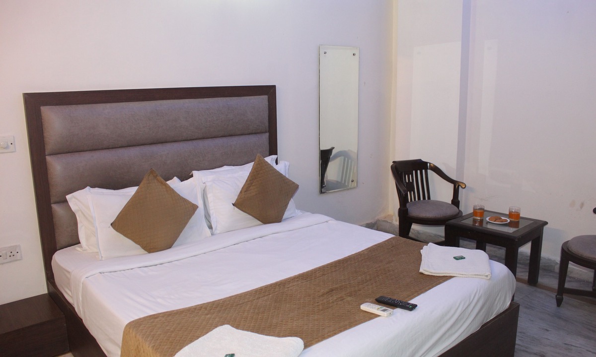 Chittaranjan Hotel | Ambient Express Cr Park