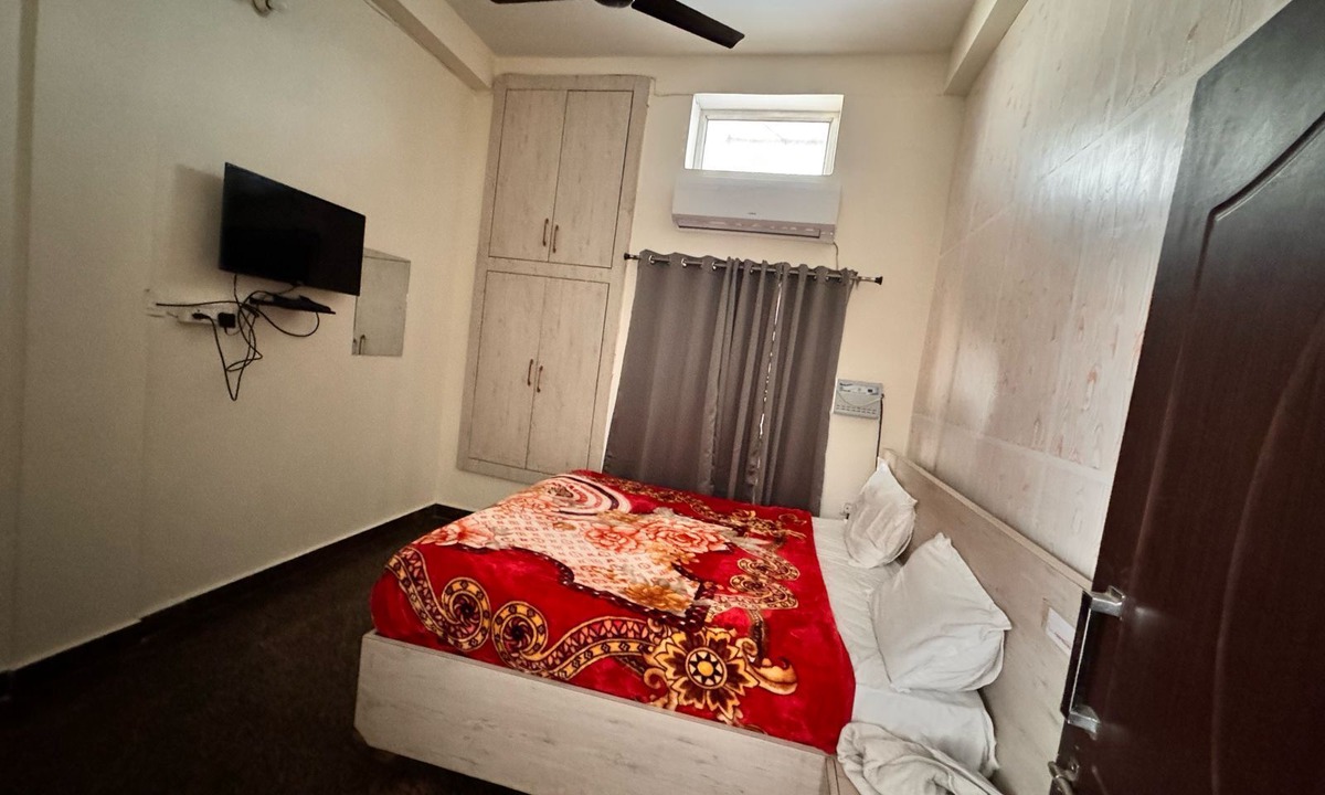 Faizabad Hotel | Hotel Gurudev Palace
