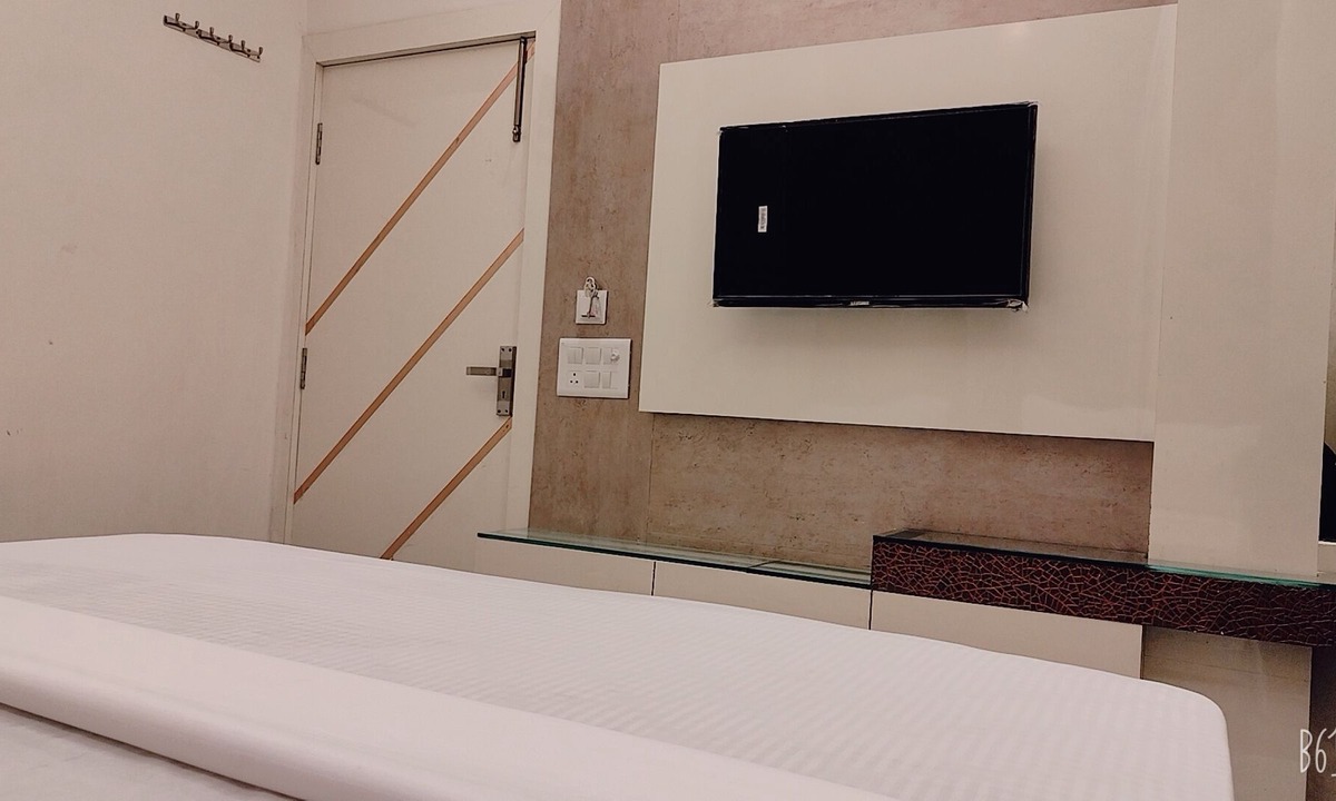 Aligarh Hotel | Shraddha Hotel