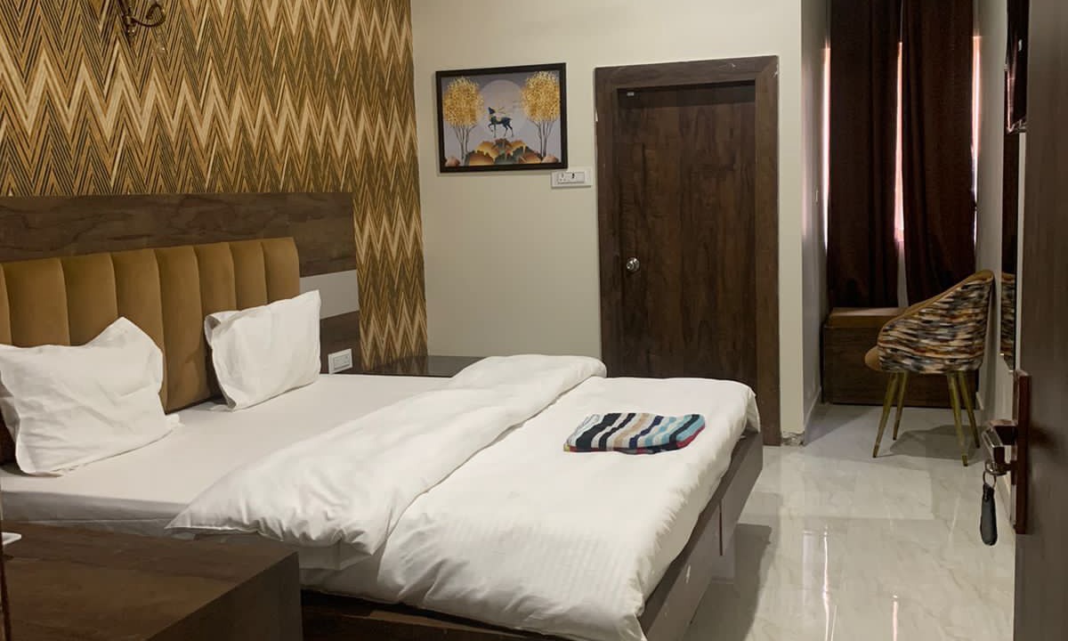 Mauganj Hotel | HAWELI RESTAURANT AND GUEST HOUSE