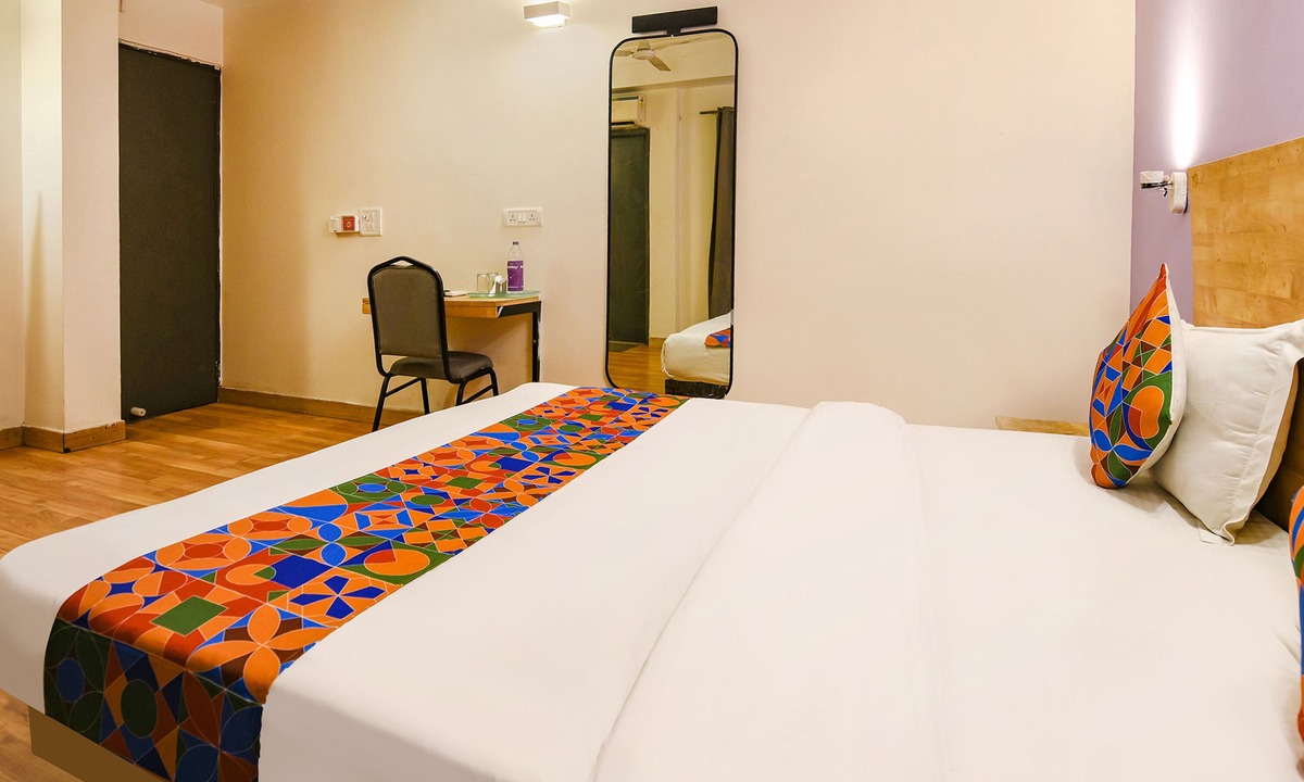 New Friends Colony Hotel | FabHotel La Serene NFC