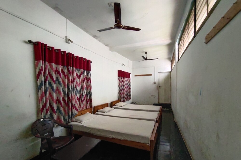 Perintalmanna Hotel | Layali Ooty Transit Lodging