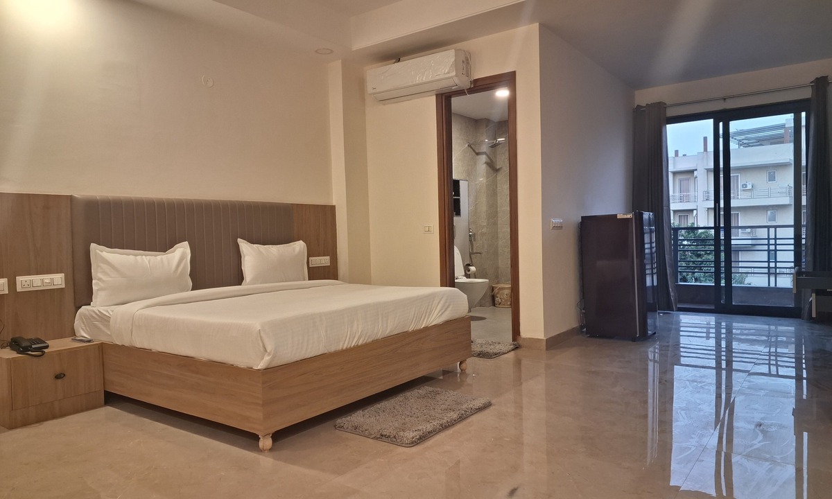 Sector 39 Hotel | Star Residency near Medanta Hospital