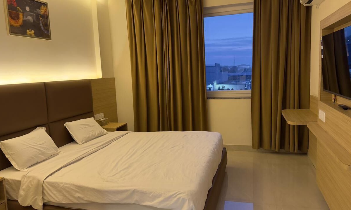Jhansi Hotel | The Lotus Hotel