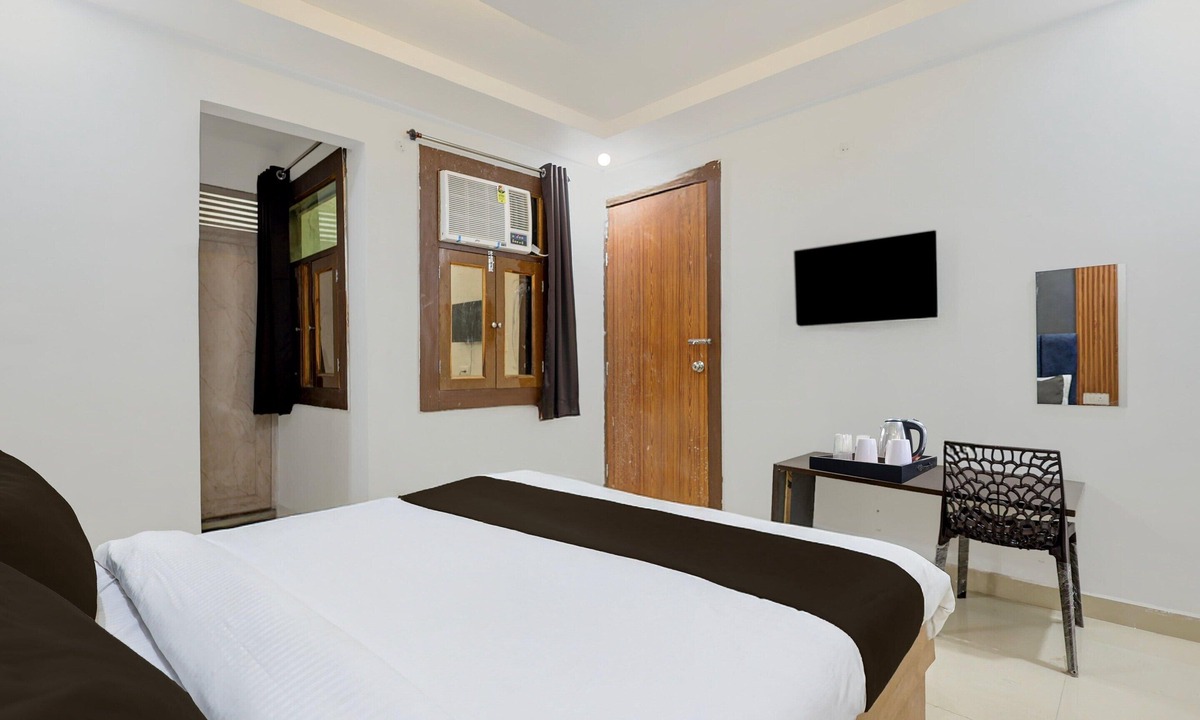 Kanpur House | Classic Townhouse Geeta Nagar Metro