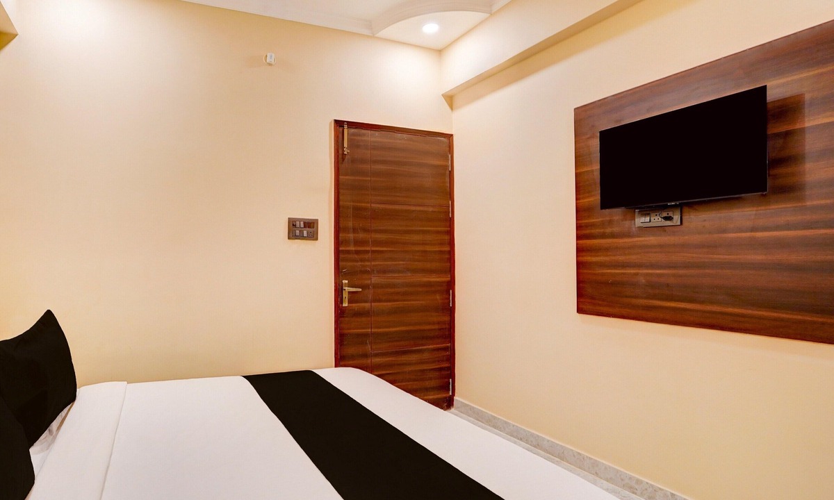 Indira Nagar House | Deluxe Collection O High Court Lucknow