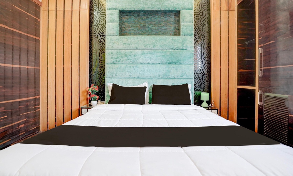 Kanpur House | Super Deluxe Room Palette Swaroop Nagar Shanti Kutir