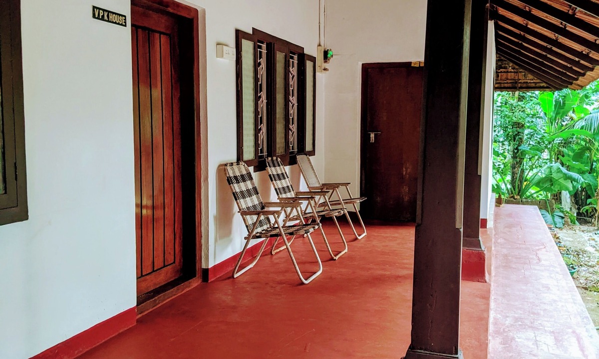 Kozhikode Villa | Budget Kerala Countryside Heritage Villa near Waterfall