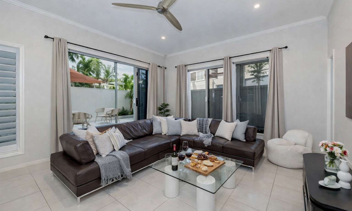North Ward House | North Ward Beachside Home, Townsville | 4BR | 2 King Beds | Walk to Strand