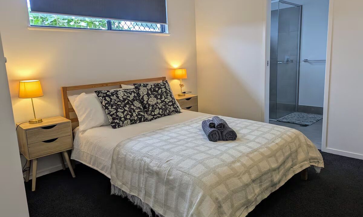 Kewarra Beach House | Modern retreat in beautiful beach suburb of tropical Far North Qld. Dog-friendly