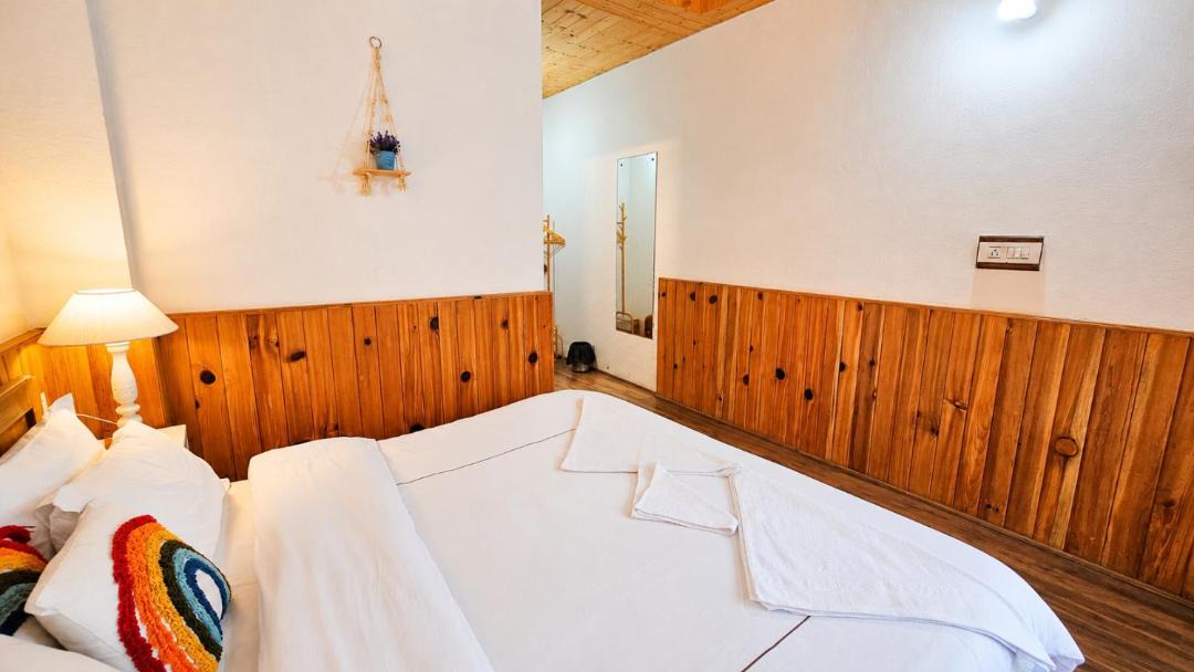 Nurpur Hotel | The Riverside Boutique Inn - Tirthan Valley