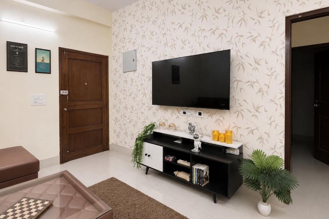 Mahmoorganj Apartment | Homlee-Banaras 2BHK-Lift-Parking-3KM KashiTemple