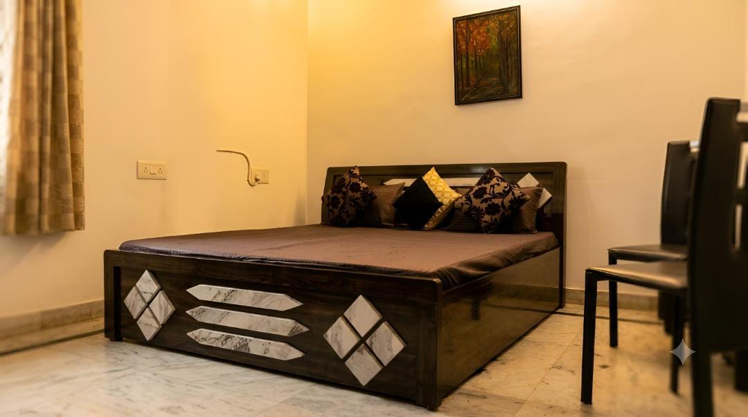 Mohangarh Apartment | UrbanNest Stays Boutique Studio Hazratganj