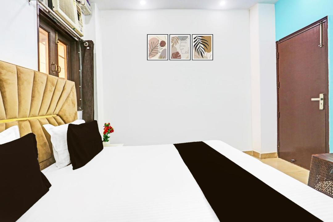 Sainik Farm Hotel | Hotel O KD 111 Shivam Residency