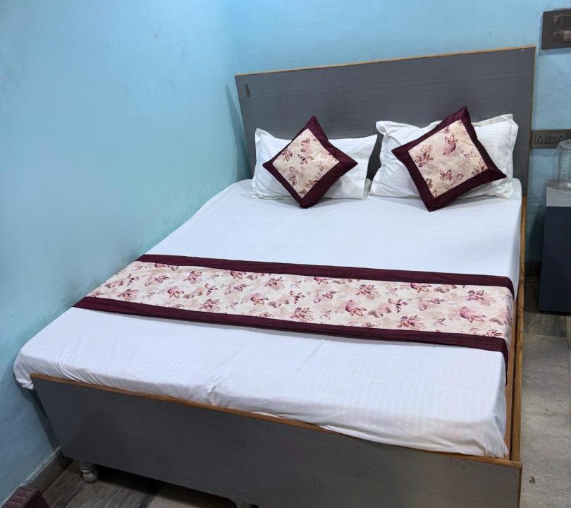 Nizamuddin East House | S Pal Palace -Walk in Nizamuddin Railway Station