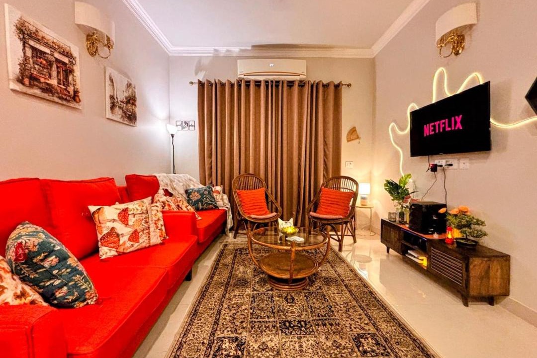 Gurugram Apartment | Romantic Sky Studio with Pool by The Nook