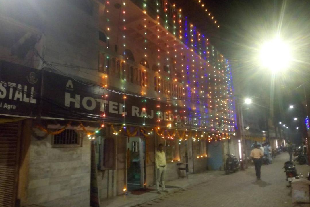 Taj Ganj Hotel | Hotel Raj Bed And Breakfast