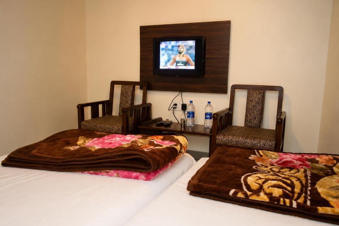 Gajraula Hotel | Hotel Vasant - Premium Hotel in Gajraula - All AC Rooms with Restaurant - Free Wi-fi & Parking - Banquet