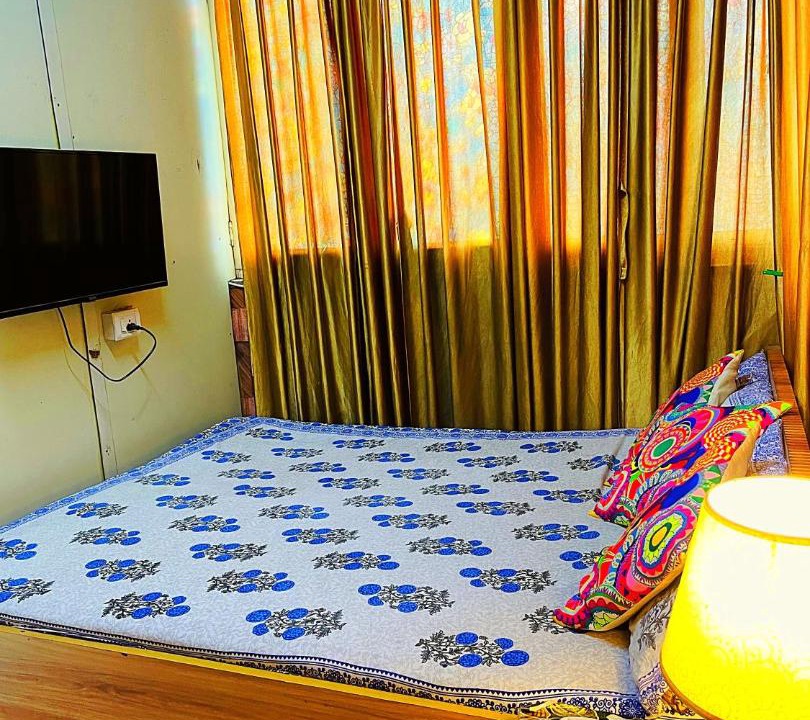 Chittaranjan House | Cozy private room in CR park with Green View