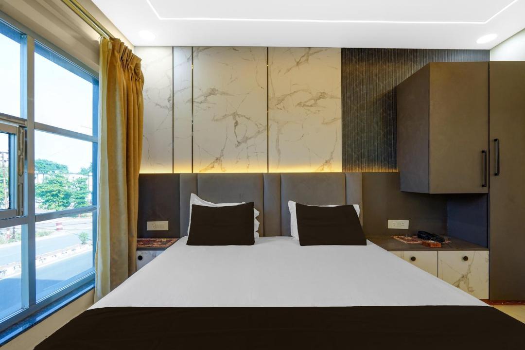 Jhansi Hotel | Super Hotel O RS PALACE