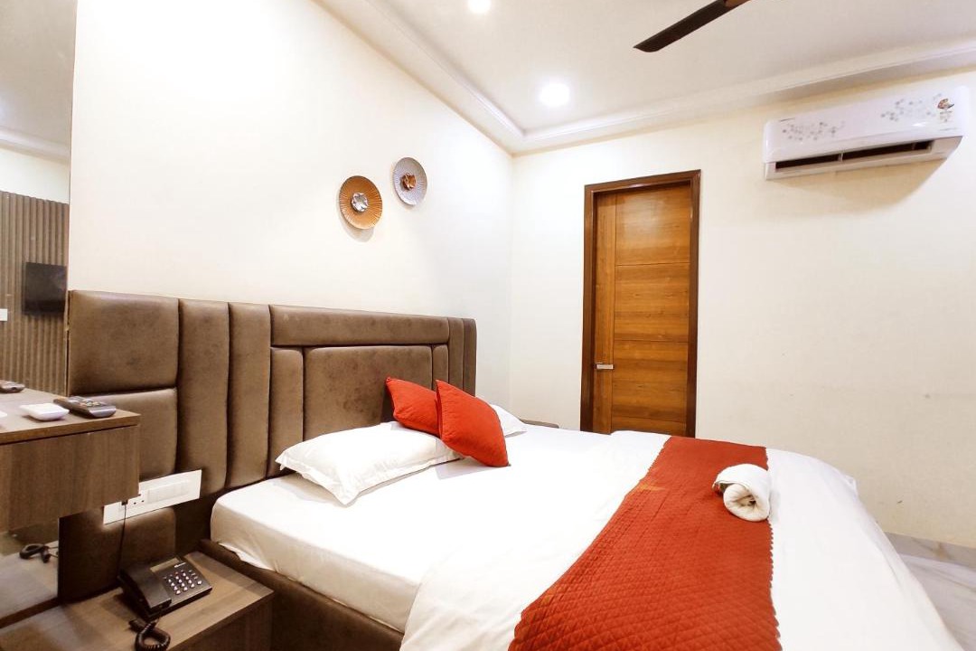 Ludhiana Hotel | THE CUPID RESIDENCY - Smart & Deluxe Rooms - Corporates, Couples & Families Favorite