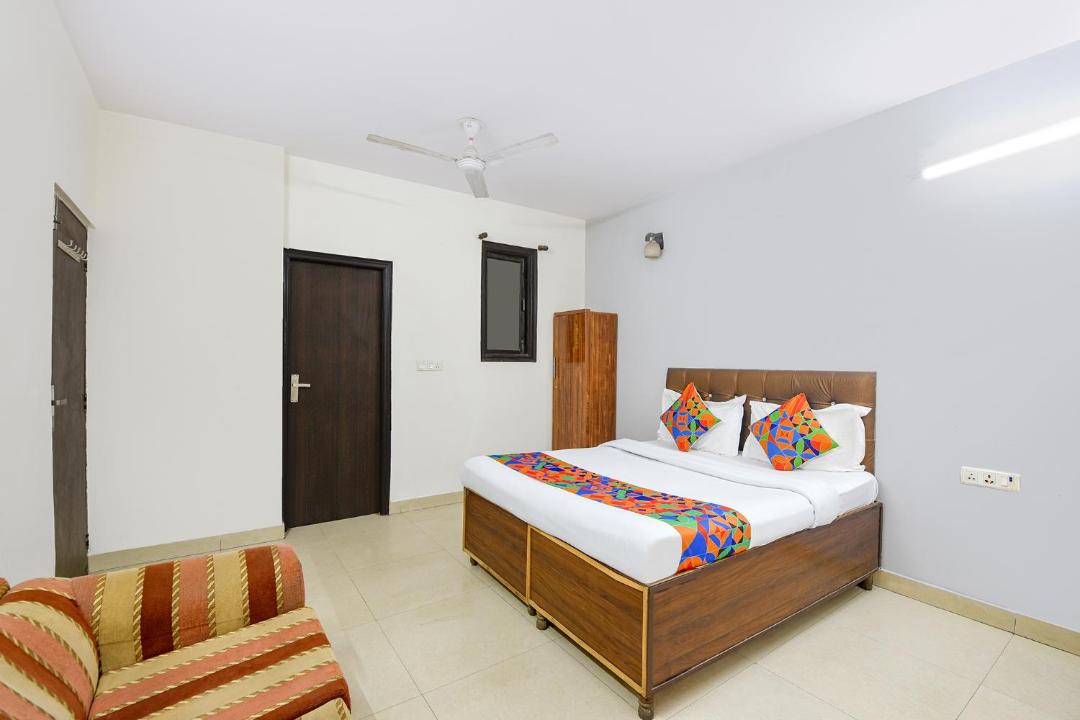 Govindpuri Hotel | Via Cosy Stay