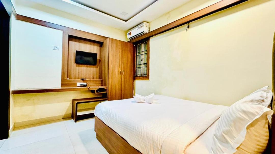 Thousand Lights Hotel | Half Moon Grand