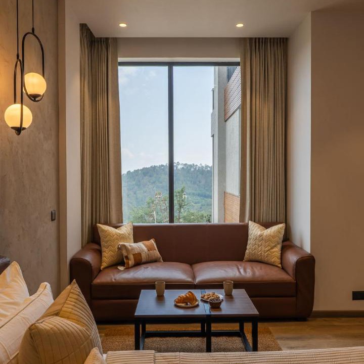Kaul Villa | StayVista at Banyan Abode - Seetla with Bathtub & Bar