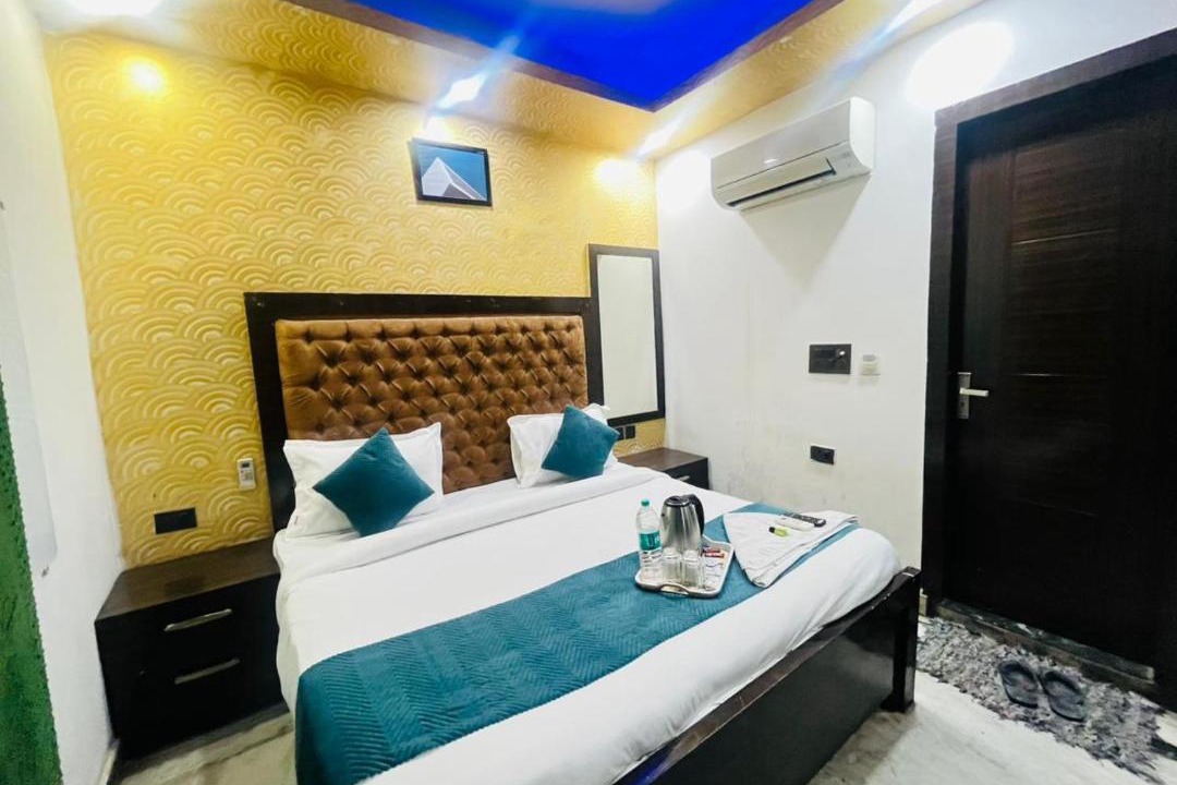 Govindpuri Hotel | Hotel NNK International - Govindpuri Metro