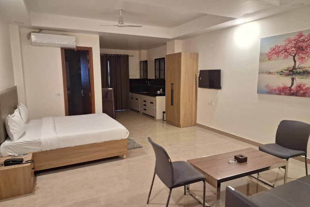 Sector 39 Apartment | Star Suites Best Hotel near Medanta Hospital or near me