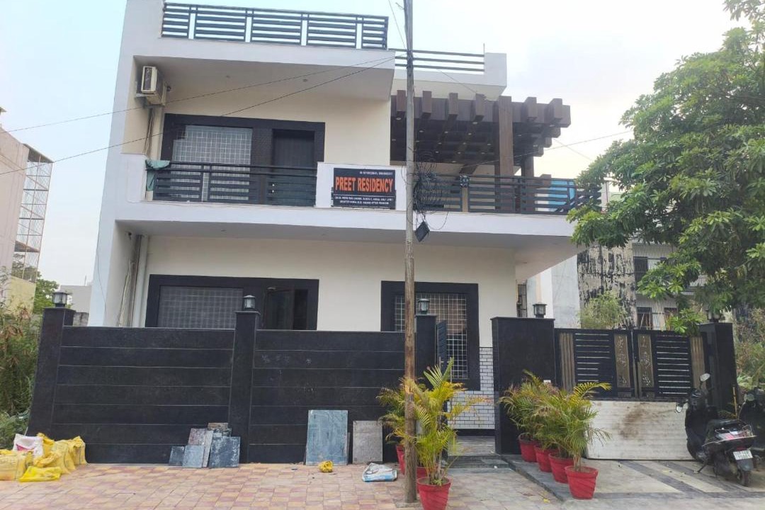 Greater Noida Hotel | PLAY HOTEL PREET RESIDENCY couple friendly