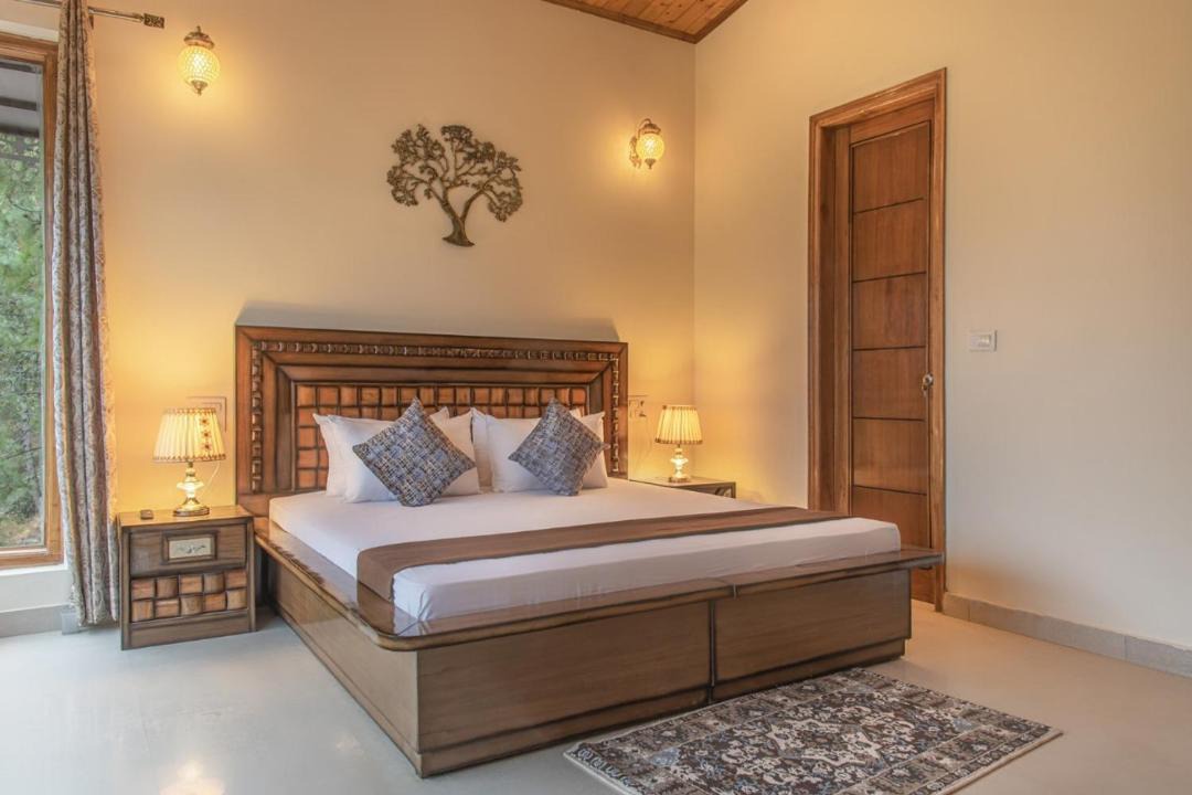 Dharampur Apartment | A Bluebell Villa I Jacuzzi I 3 Bedroom Villa With Open Air Lawn & BBQ l Bonfire Available l Kasauli By Exotic Stays