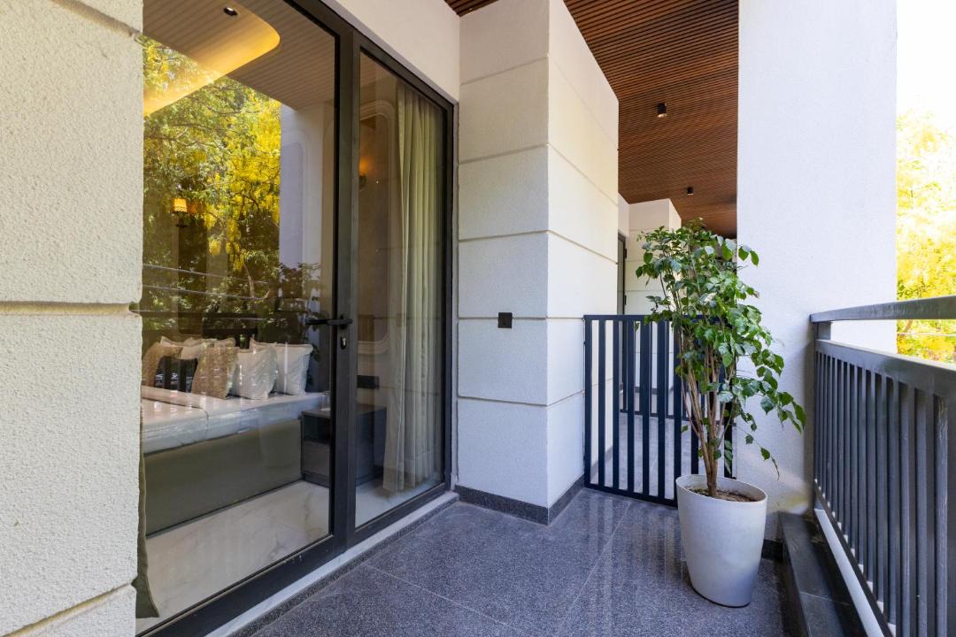 Sushant Lok Hotel | Alaya Stays Luxora Suites, Golf Course Rd near galleria