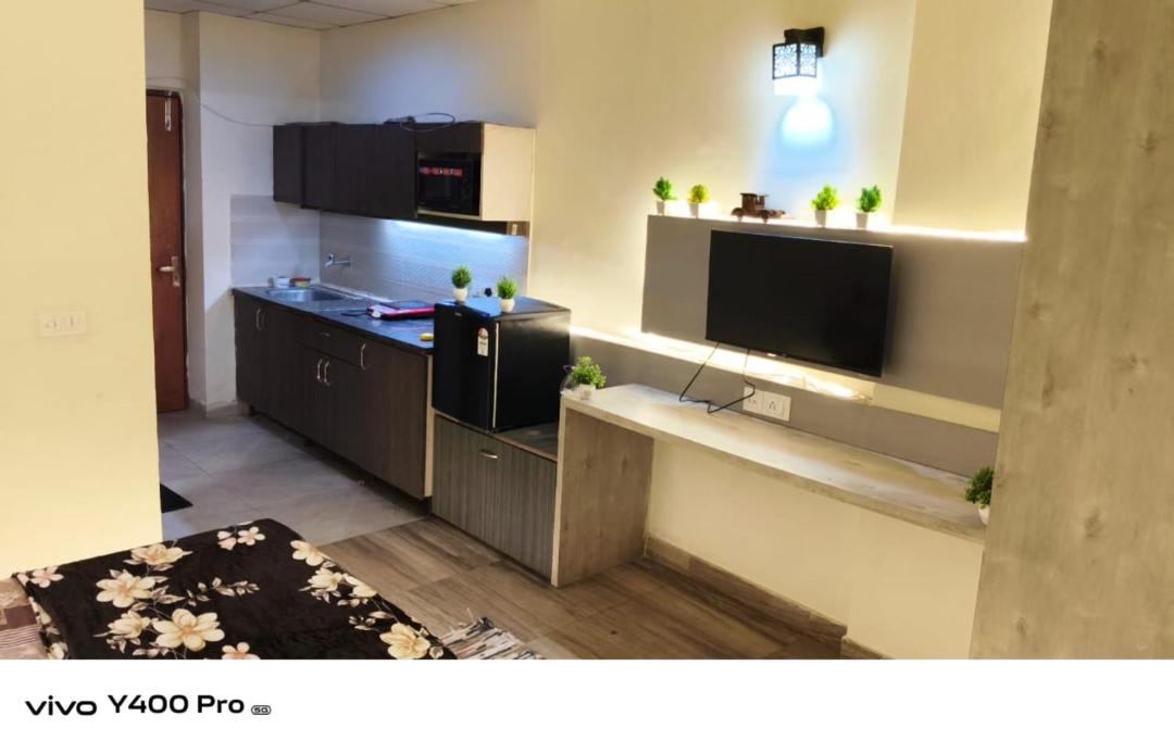 Greater Noida Apartment | Galaxy Stay Near by pari chowk