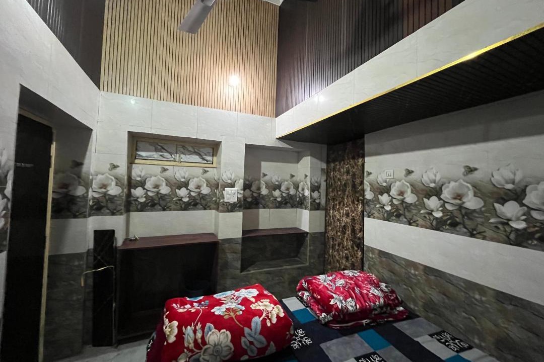 Amritsar Hotel | Guru Nanak Devji Yatri Niwas Just 2 minutes walk to Golden Temple
