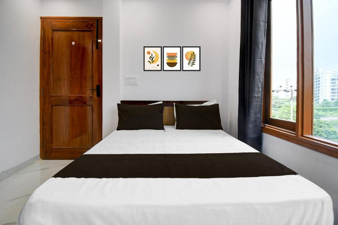 Gomti Nagar Hotel | Super HOTEL O SHIVA PARADISE